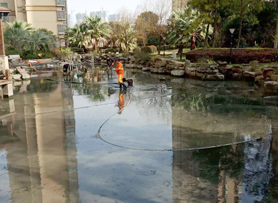 石渠景观池淤泥清理