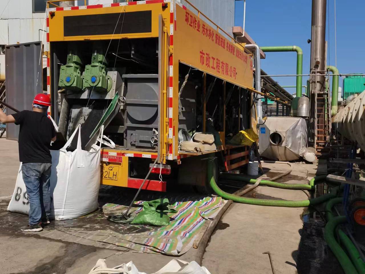 石渠淤泥压干处理