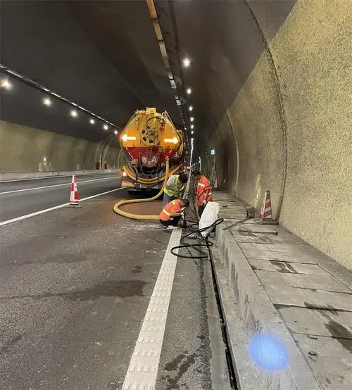 石渠隧道排水渠清淤